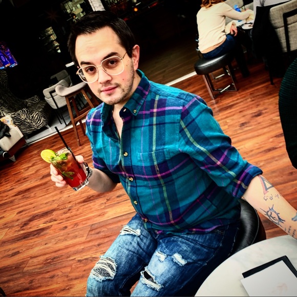 Meet your Posher, Chris - Picture 2 of 2